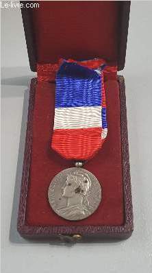 UNE MEDAILLE D'HONNEUR DU TRAVAIL - MINISTERE DU TRAVAIL ET DE LA SECURITE SOCIALE MME.A DELARRET 1959.