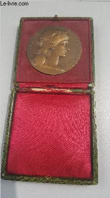UNE MEDAILLE EN BRONZE DE LA REPUBLIQUE FRANCAISE - PRIX DE TIR OFFERT PAR LE MINISTRE DE LA GUERRE.